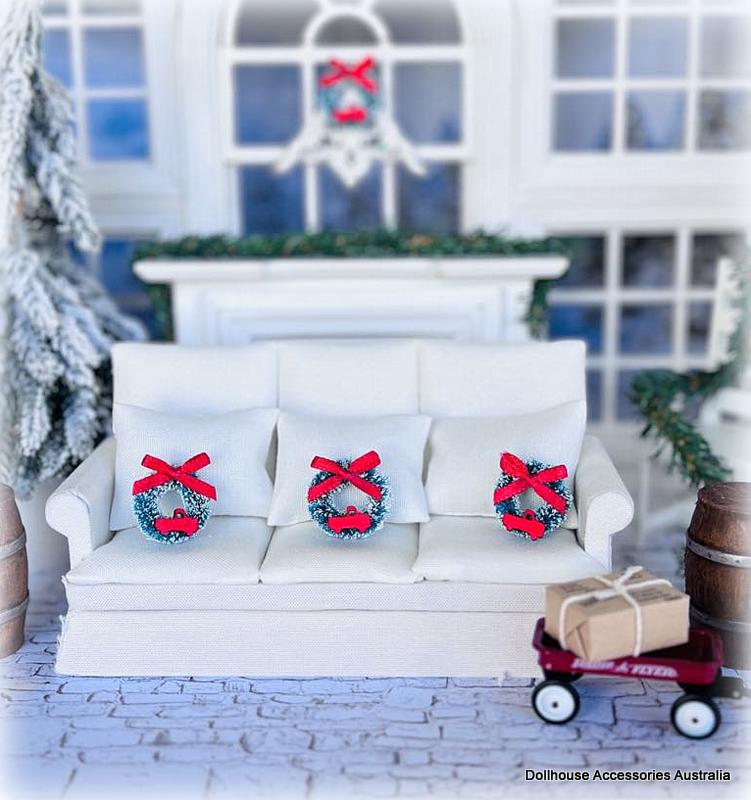Dollhouse Christmas wreath with red ute farmhouse