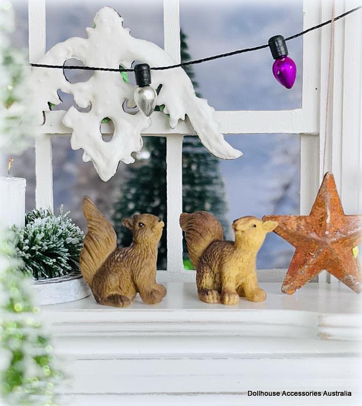 Dollhouse miniature squirrel animals garden