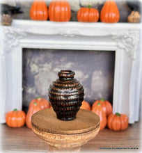Aged Vase - Miniature