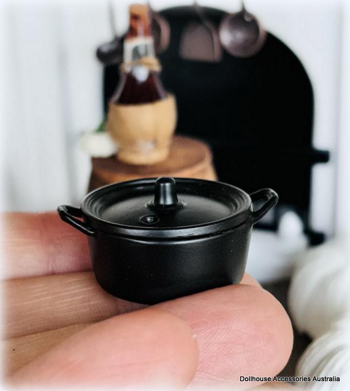 Black Cast-Iron-Style Pot - Medium