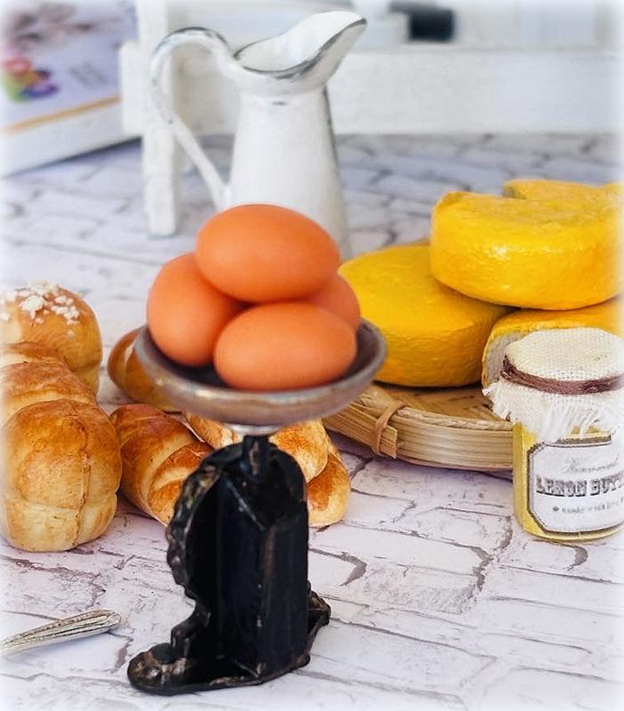 Large Brown Eggs x 4 - Miniature