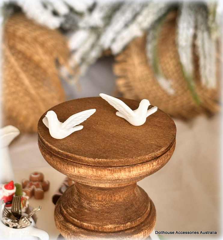 White Doves - Pair - Miniature – Dollhouse Accessories Australia