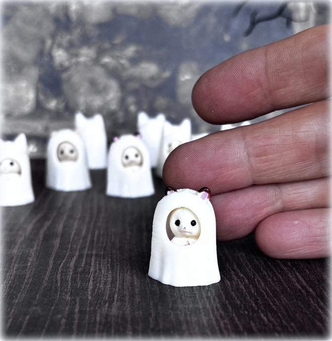 Sylvanian Families Chocolate Rabbit Mini Figure Ghost Costume - 2 cm high