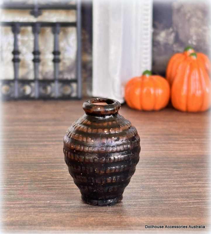 Aged Vase - Miniature
