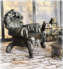 Skull Throne Chair - Miniature