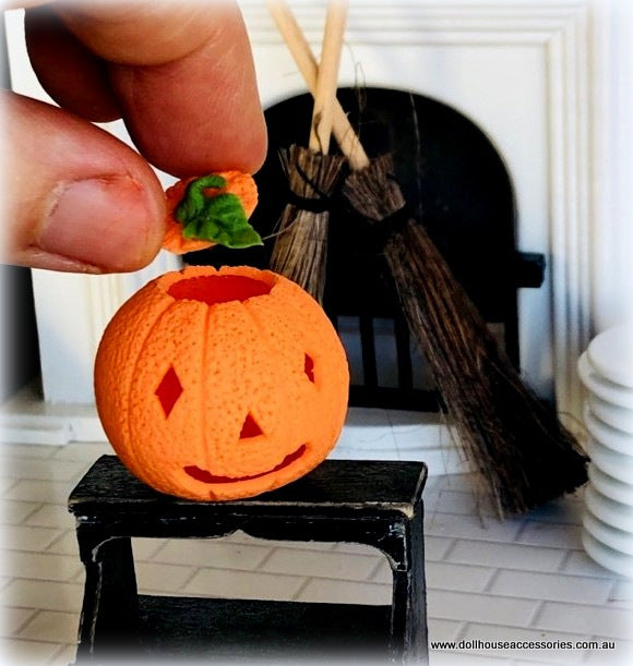 Dollhouse halloween jack o lantern pumpkin