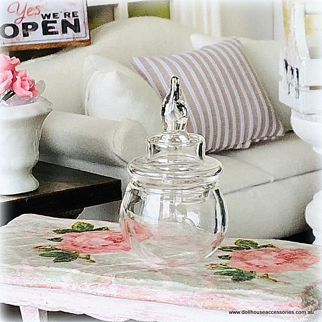 Dollhouse glass jar with pointed lid
