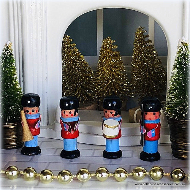 Toy Soldiers x 4 - Miniature