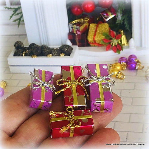 Gifts Wrapped - x 4 - Mixed Colours