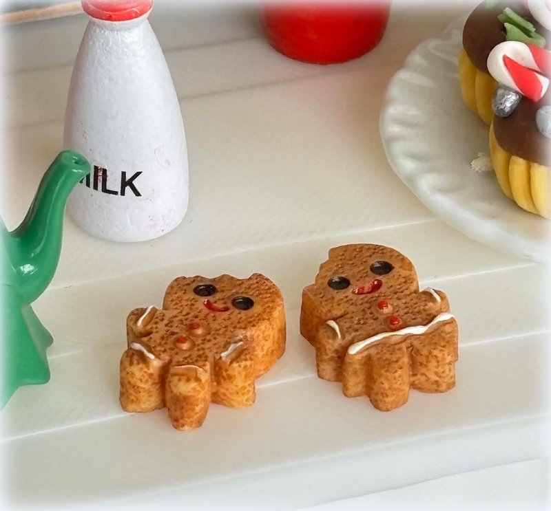 Dollhouse Miniature Gingerbread Pair