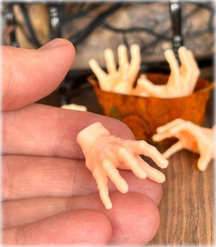 Creepy Hand x 1 - Miniature
