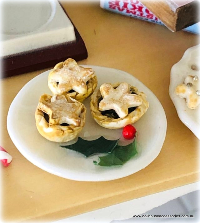 Dollhouse Christmas mince pies