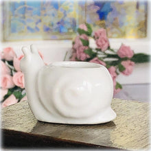 Dollhouse snail white planter pot