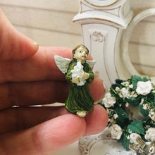 Reutter Porcelain Nativity Set, Angel and Plate  - Miniature