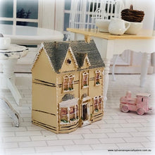 Miniature Lodge Dollhouse - 7 cm high - Miniature