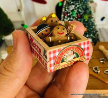 Gingerbread x 7 in Christmas Decorated Crate - Miniature