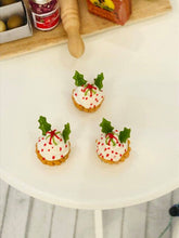 Christmas Cup Cakes x 3 - White - Miniature