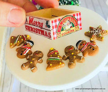 Gingerbread x 7 in Christmas Decorated Crate - Miniature