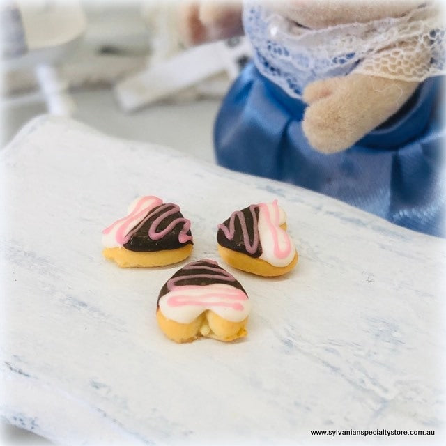 Dollhouse miniature pink eclairs sweet food accessories
