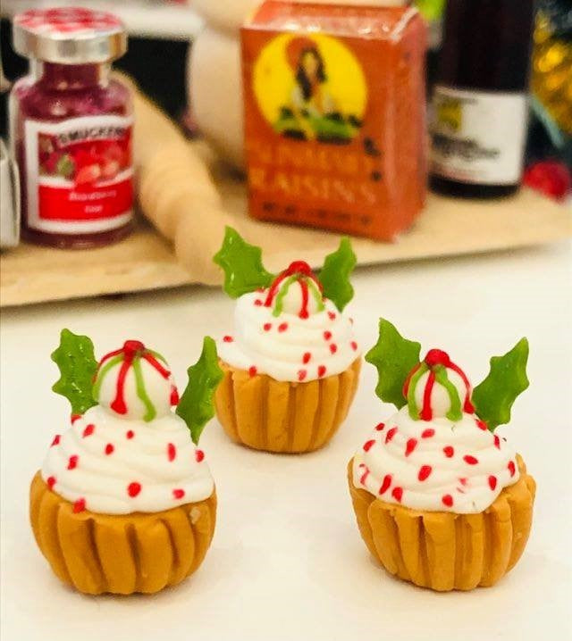 Dollhouse miniature 1 cm cupcakes christmas
