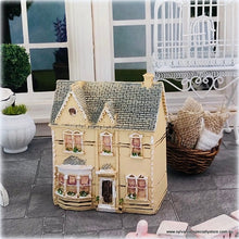 Miniature Lodge Dollhouse - 7 cm high - Miniature