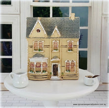 Miniature Lodge Dollhouse - 7 cm high - Miniature