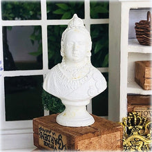 Queen Victoria Bust - 5.4 cm high - Miniature