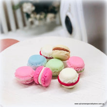 Dollhouse miniature food macaroons macarons patisseries
