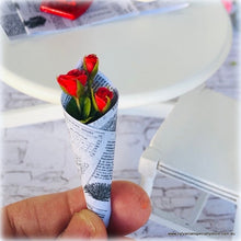 Dollhouse minaiture bunch of red roses valentines day