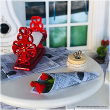 Red Roses - 3 stems wrapped in newspaper - 3 cm length - Miniature