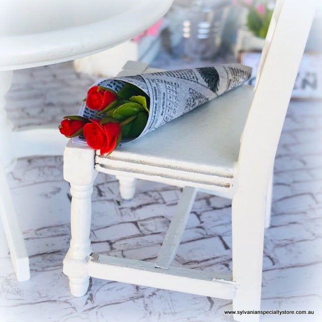 Dollhouse minaiture bunch of red roses valentines day