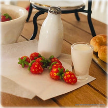 Strawberries x 8 - Miniature