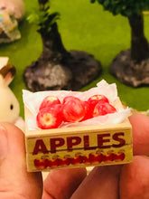 Apple Crate with 8 x apples - Miniature