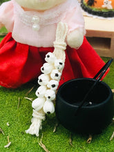 Dollshouse miniature string of garlic