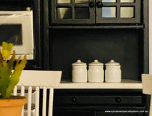 White Jar with removeable Lid - Miniature