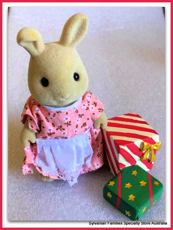 Miniature gifts for Sylvanian Families Butterglove rabbit Christmas presents