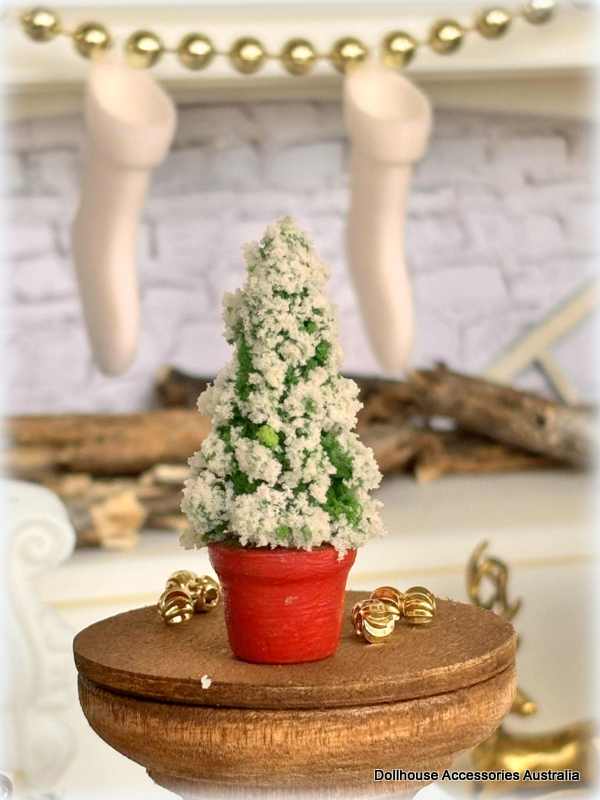 Dollhouse christmas white tree in red pot small