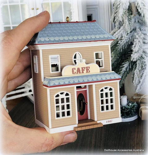 Hallmark Nostalgia Cafe 1997 - 9cm high