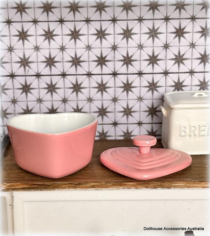 Pink Heart Casserole Pot - Miniature