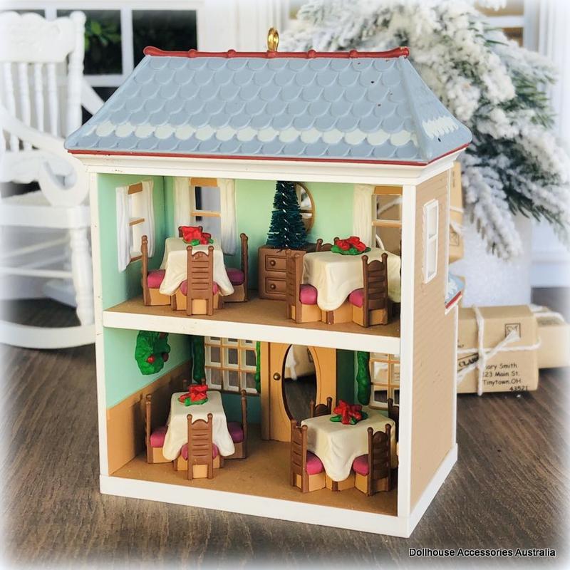 Hallmark Nostalgia Cafe 1997 - 9cm high