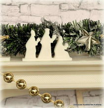 Dollhouse Christmas nativity wise men