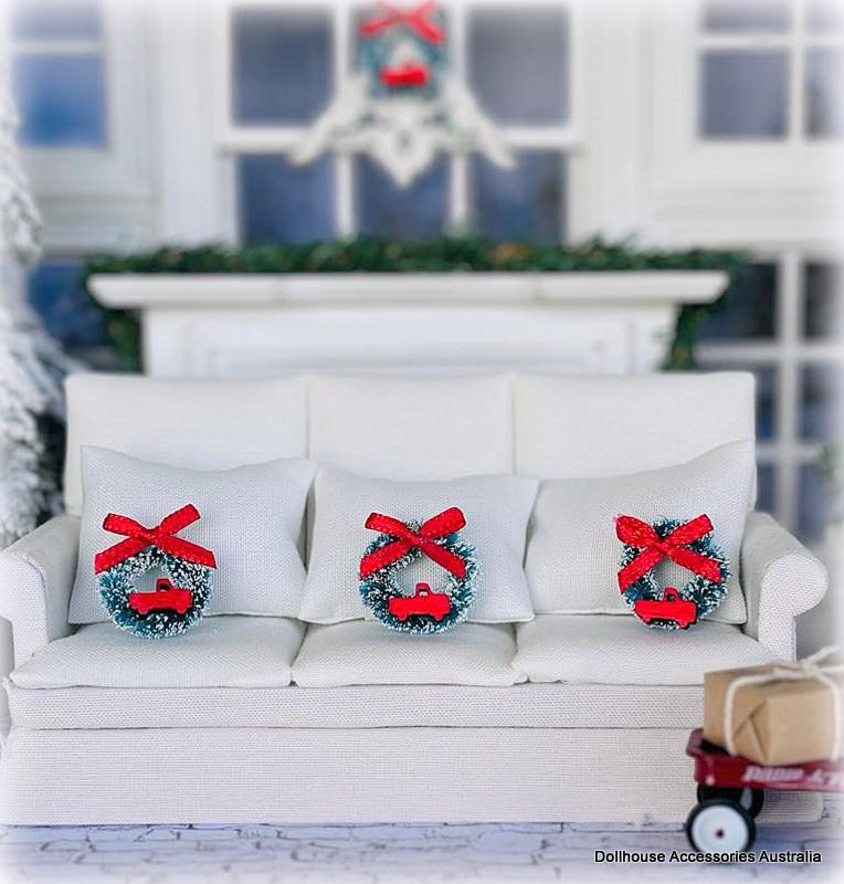 Dollhouse Christmas wreath with red ute farmhouse