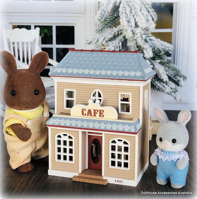Hallmark Nostalgia Cafe 1997 - 9cm high