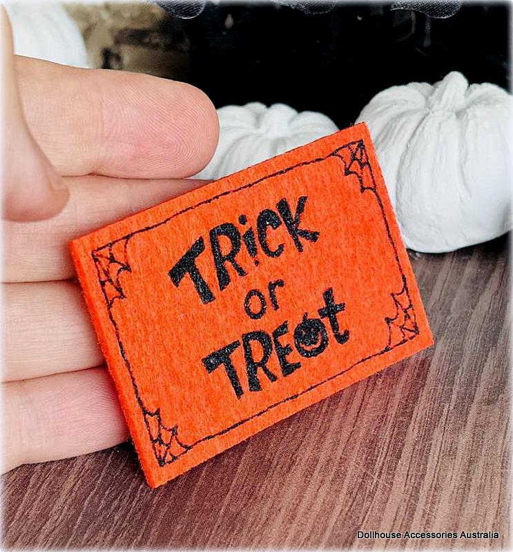 Dollhouse Trick or Treat Doormat