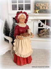 Mrs Claus with Milk and Cookies - 13.5 cm high - Miniature