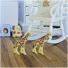 Dollhouse miniature giraffe figurine toys 3 cm high good luck minis