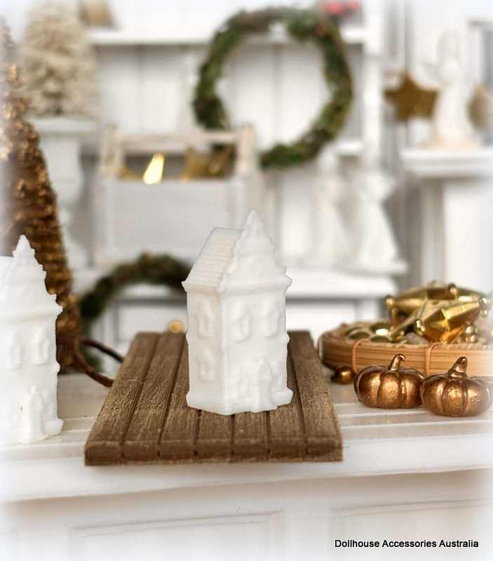 Dollhouse Dutch Gingerbread house shelf ornament putz house