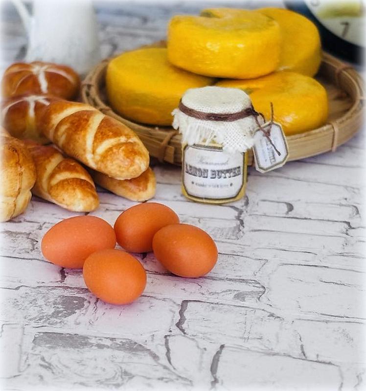 Large Brown Eggs x 4 - Miniature