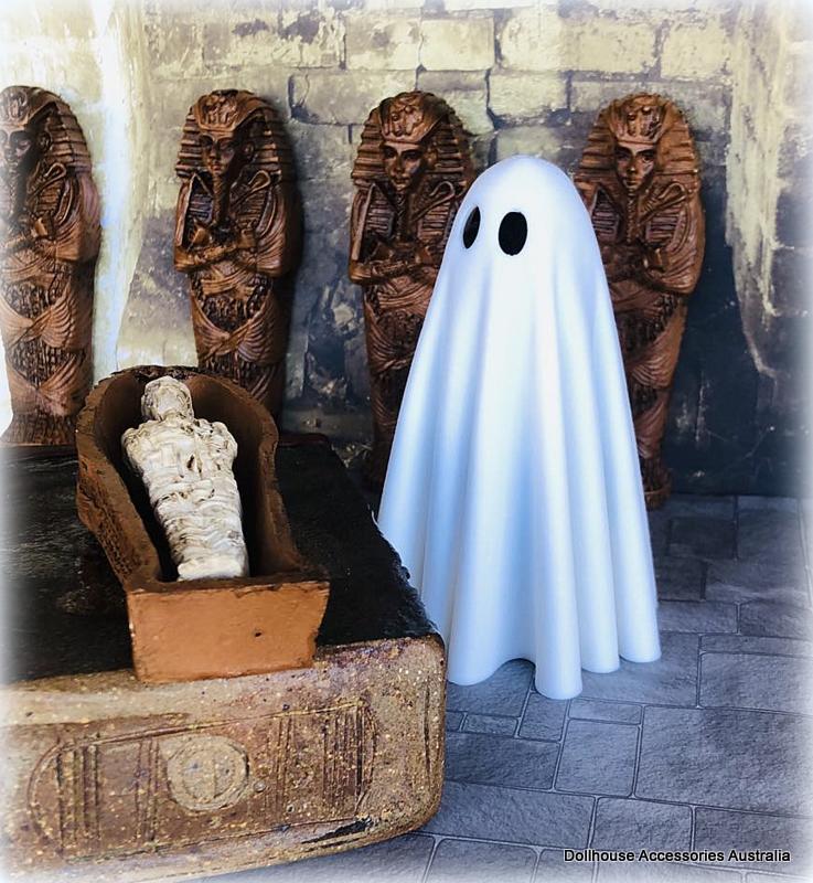 Dollhouse halloween ghost scene figurine