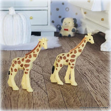 Dollhouse miniature giraffe figurine toys 3 cm high good luck minis